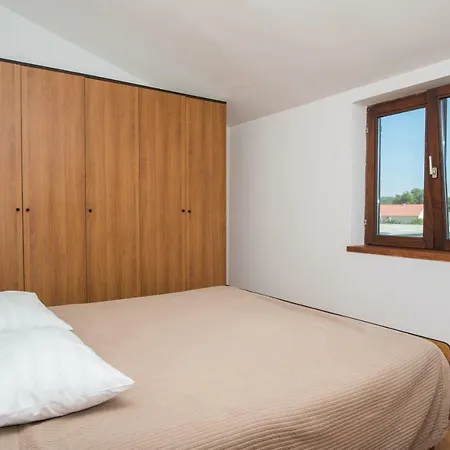 Apartments Brodarica Beach With Balcony Seaview *