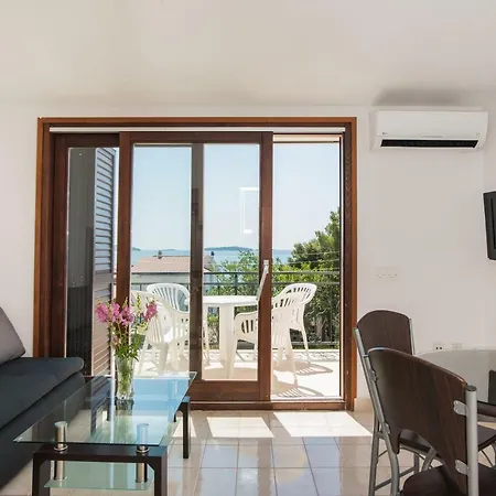 Apartments Brodarica Beach With Balcony Seaview * Brodarica (Sibenik-Knin)